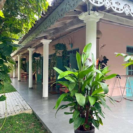 Ronaya Surf Waves Villa ดิคเวลลา ภายนอก รูปภาพ