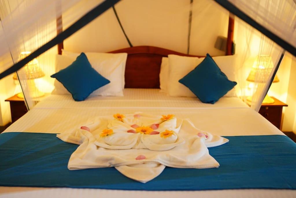 Ronaya Surf Waves Villa ดิคเวลลา ภายนอก รูปภาพ