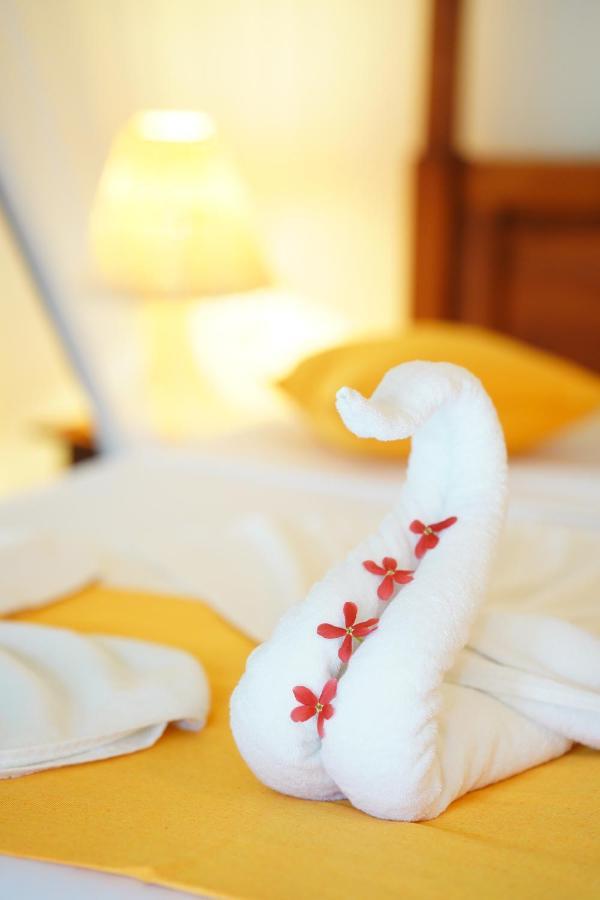 Ronaya Surf Waves Villa ดิคเวลลา ภายนอก รูปภาพ