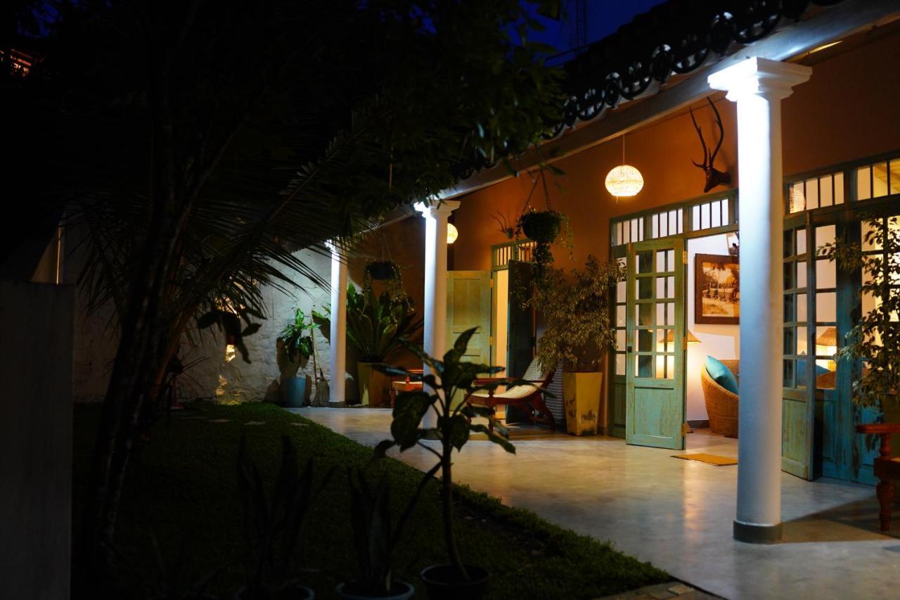 Ronaya Surf Waves Villa ดิคเวลลา ภายนอก รูปภาพ