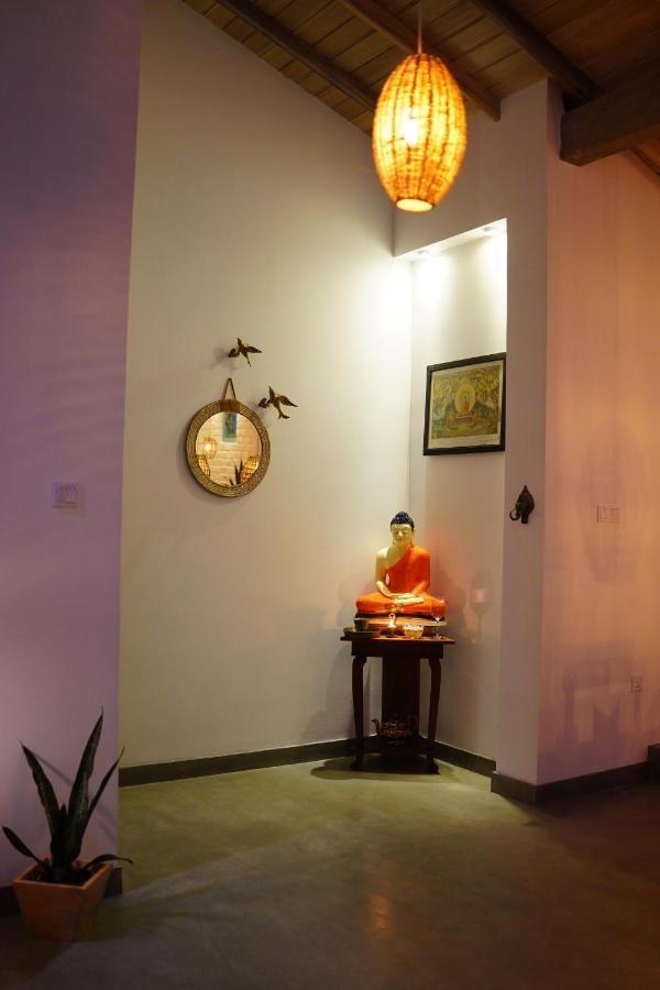 Ronaya Surf Waves Villa ดิคเวลลา ภายนอก รูปภาพ