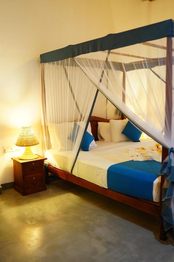 Ronaya Surf Waves Villa ดิคเวลลา ภายนอก รูปภาพ