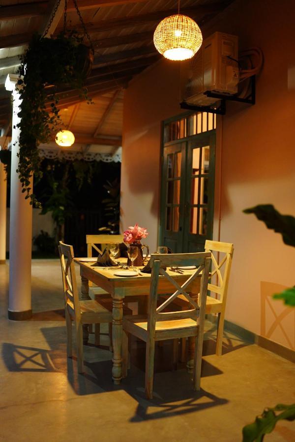 Ronaya Surf Waves Villa ดิคเวลลา ภายนอก รูปภาพ