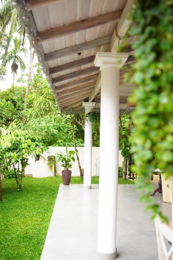 Ronaya Surf Waves Villa ดิคเวลลา ภายนอก รูปภาพ
