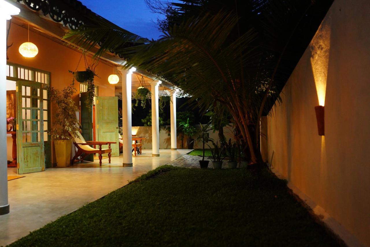 Ronaya Surf Waves Villa ดิคเวลลา ภายนอก รูปภาพ