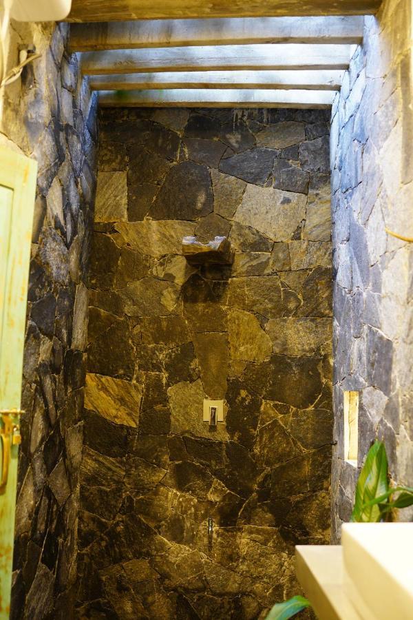 Ronaya Surf Waves Villa ดิคเวลลา ภายนอก รูปภาพ