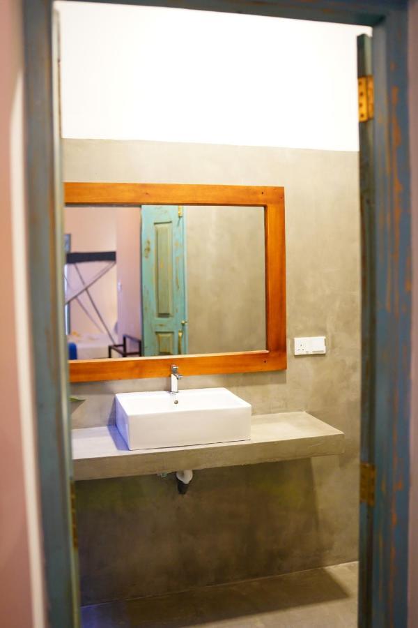 Ronaya Surf Waves Villa ดิคเวลลา ภายนอก รูปภาพ