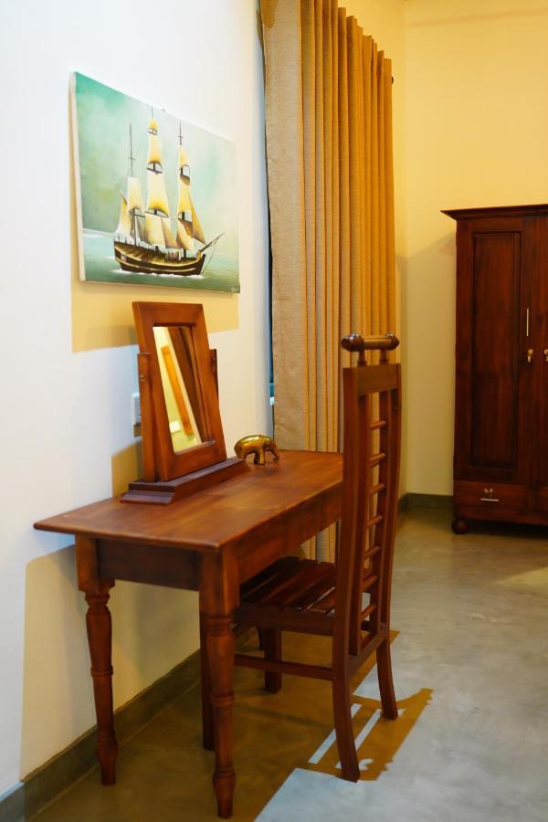 Ronaya Surf Waves Villa ดิคเวลลา ภายนอก รูปภาพ