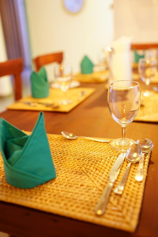 Ronaya Surf Waves Villa ดิคเวลลา ภายนอก รูปภาพ