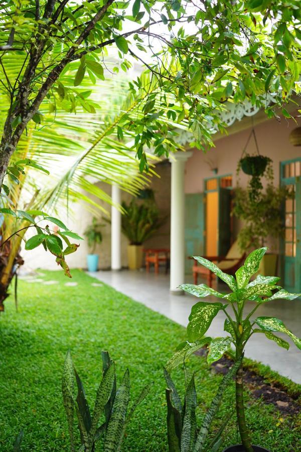 Ronaya Surf Waves Villa ดิคเวลลา ภายนอก รูปภาพ