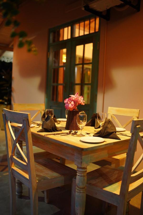 Ronaya Surf Waves Villa ดิคเวลลา ภายนอก รูปภาพ