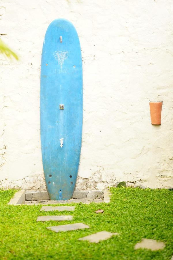 Ronaya Surf Waves Villa ดิคเวลลา ภายนอก รูปภาพ