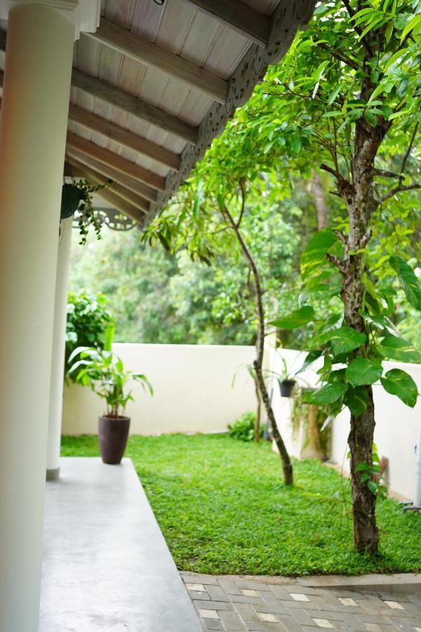 Ronaya Surf Waves Villa ดิคเวลลา ภายนอก รูปภาพ