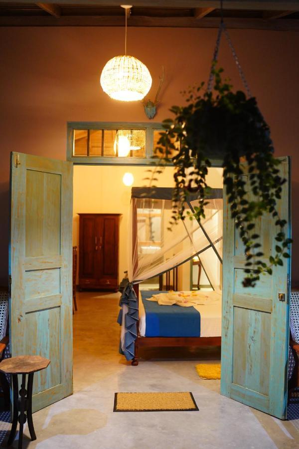 Ronaya Surf Waves Villa ดิคเวลลา ภายนอก รูปภาพ