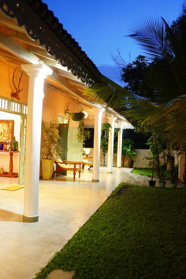 Ronaya Surf Waves Villa ดิคเวลลา ภายนอก รูปภาพ