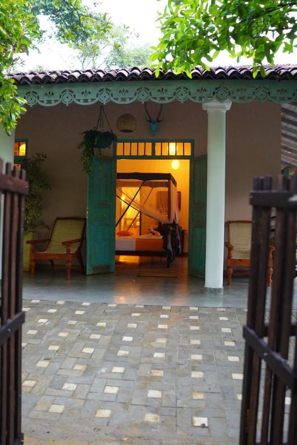 Ronaya Surf Waves Villa ดิคเวลลา ภายนอก รูปภาพ