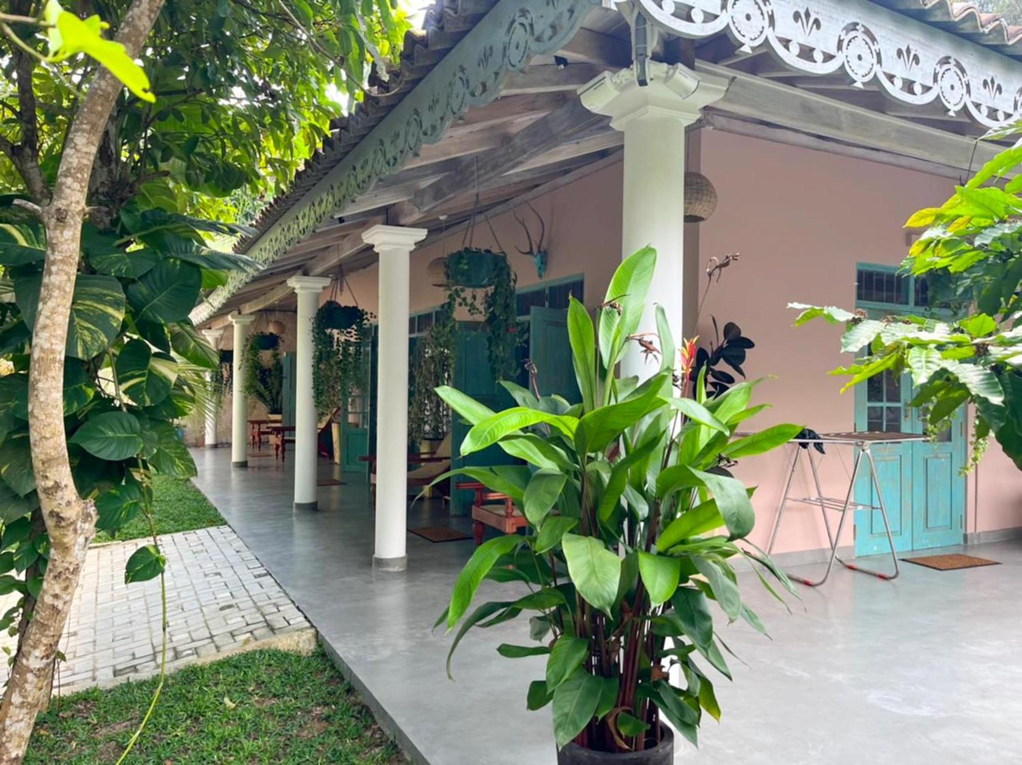 Ronaya Surf Waves Villa ดิคเวลลา ภายนอก รูปภาพ