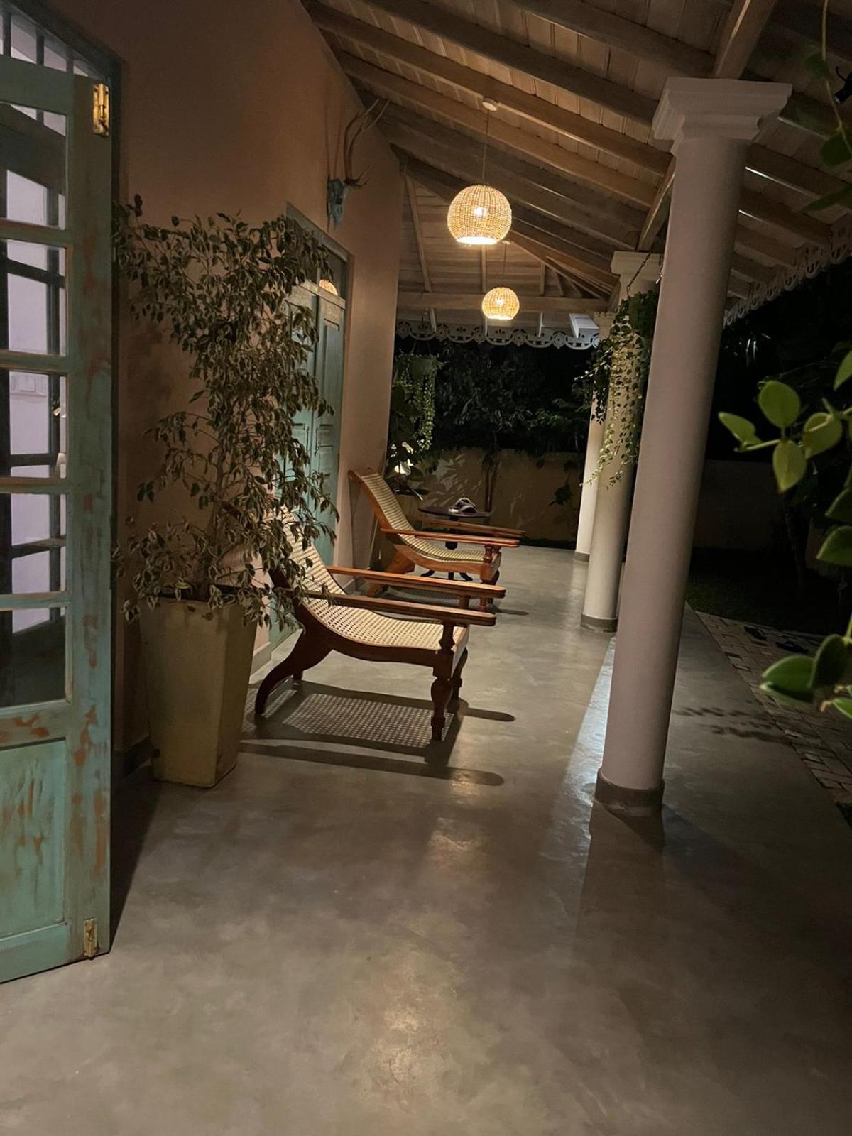 Ronaya Surf Waves Villa ดิคเวลลา ภายนอก รูปภาพ