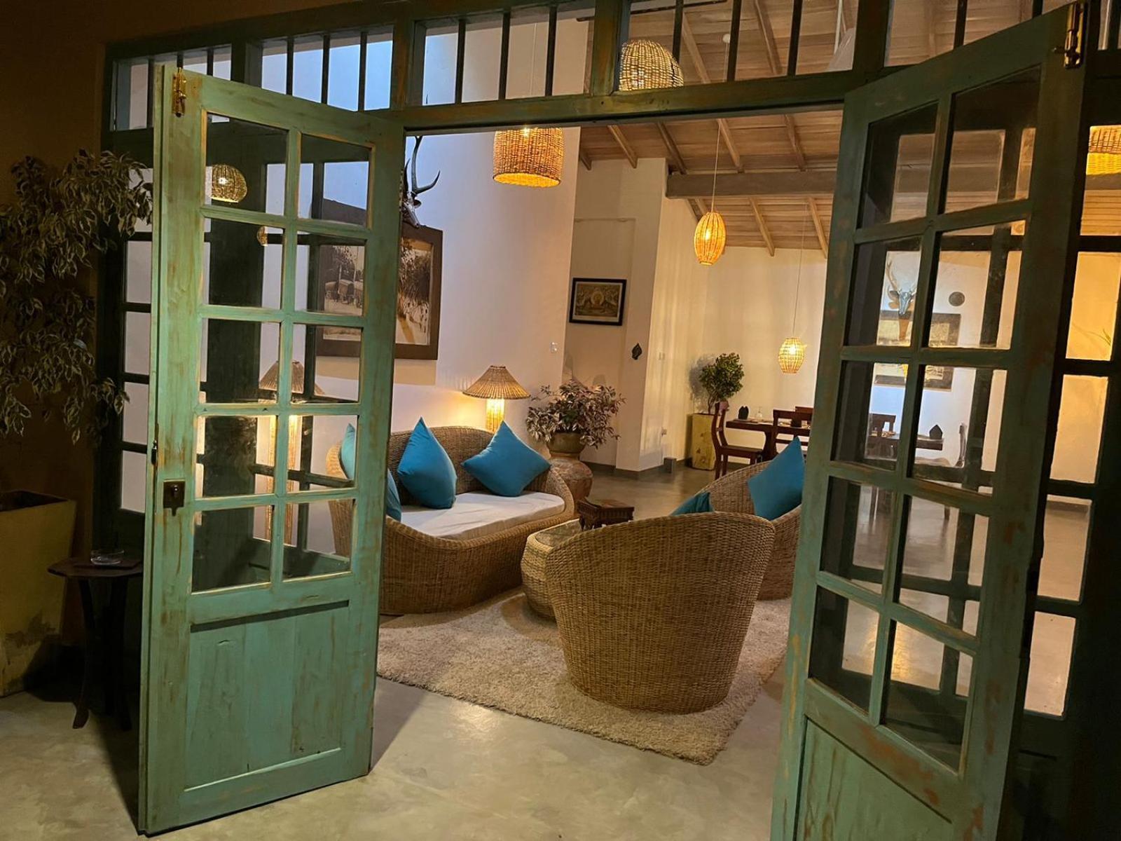 Ronaya Surf Waves Villa ดิคเวลลา ภายนอก รูปภาพ