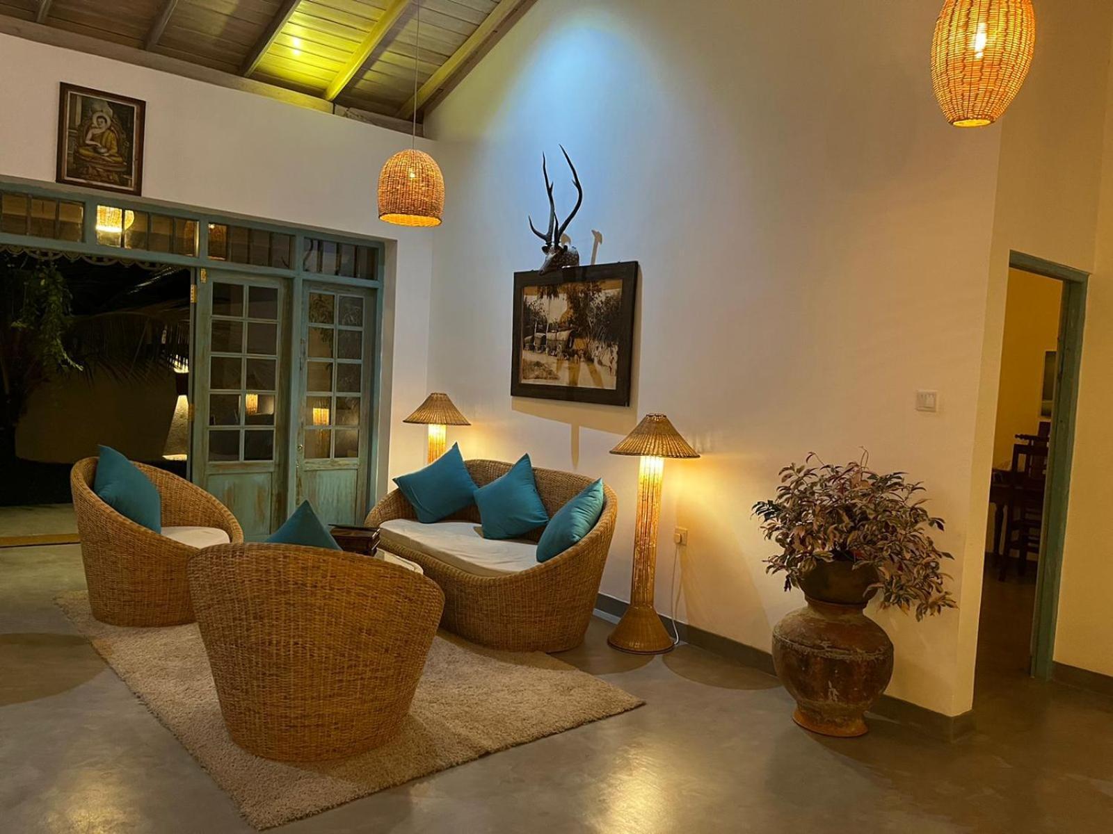Ronaya Surf Waves Villa ดิคเวลลา ภายนอก รูปภาพ