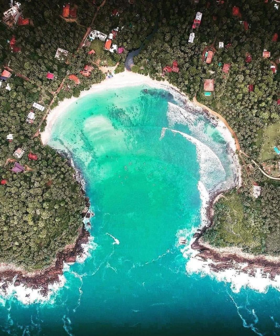 Ronaya Surf Waves Villa ดิคเวลลา ภายนอก รูปภาพ
